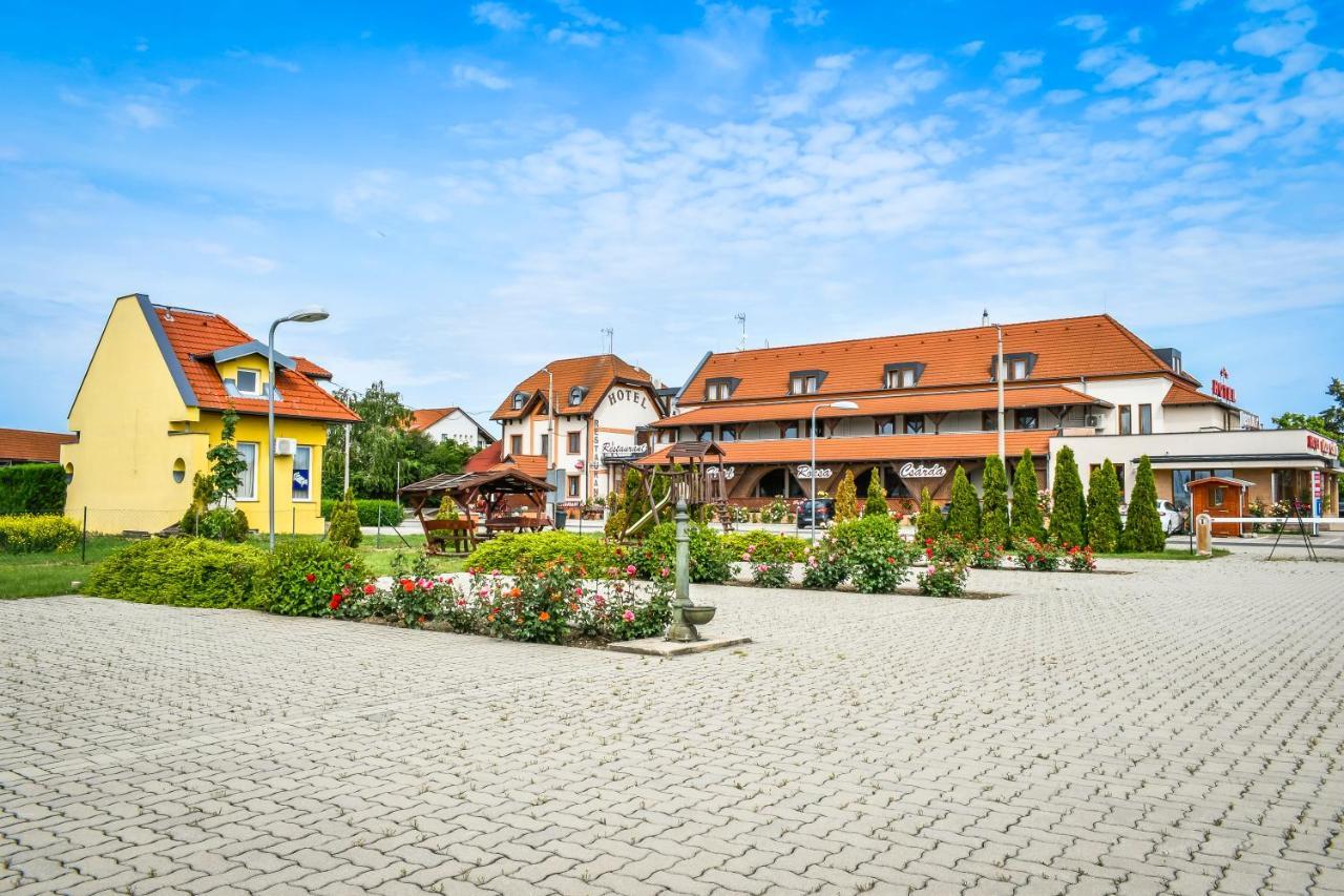 Hotel Rozsa Csarda Hegyeshalom Exterior photo